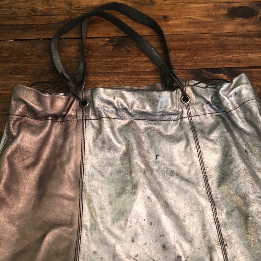 BURBERRY DISTRESSED TOTE - Picture 5 of 7